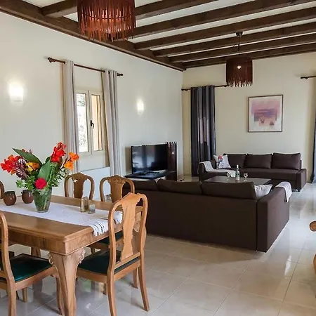 Cleo Villa *